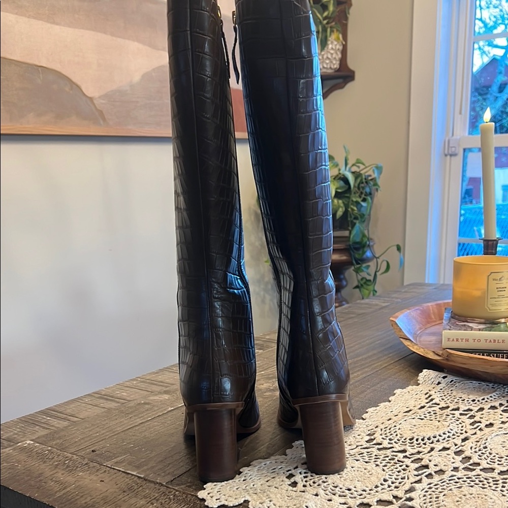 Elegant Brown Croc-Embossed Knee-High Boots - Picture 5 of 6